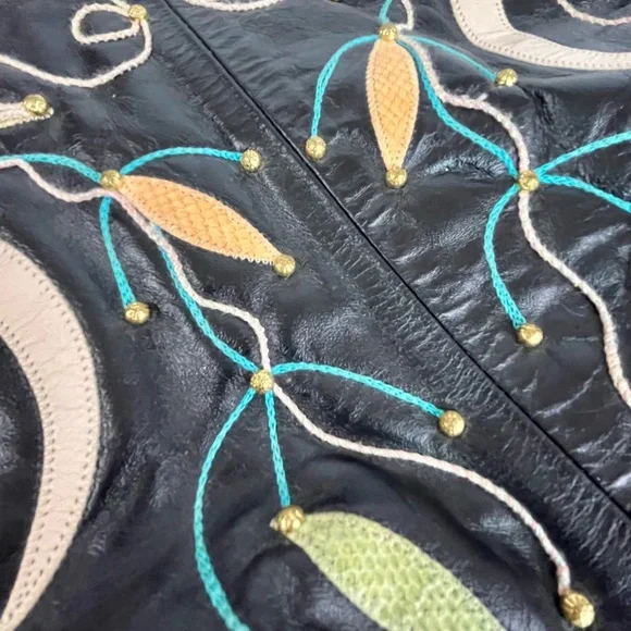 Vintage Black Hobo Bag with Floral Embroidery - Picture 7 of 16